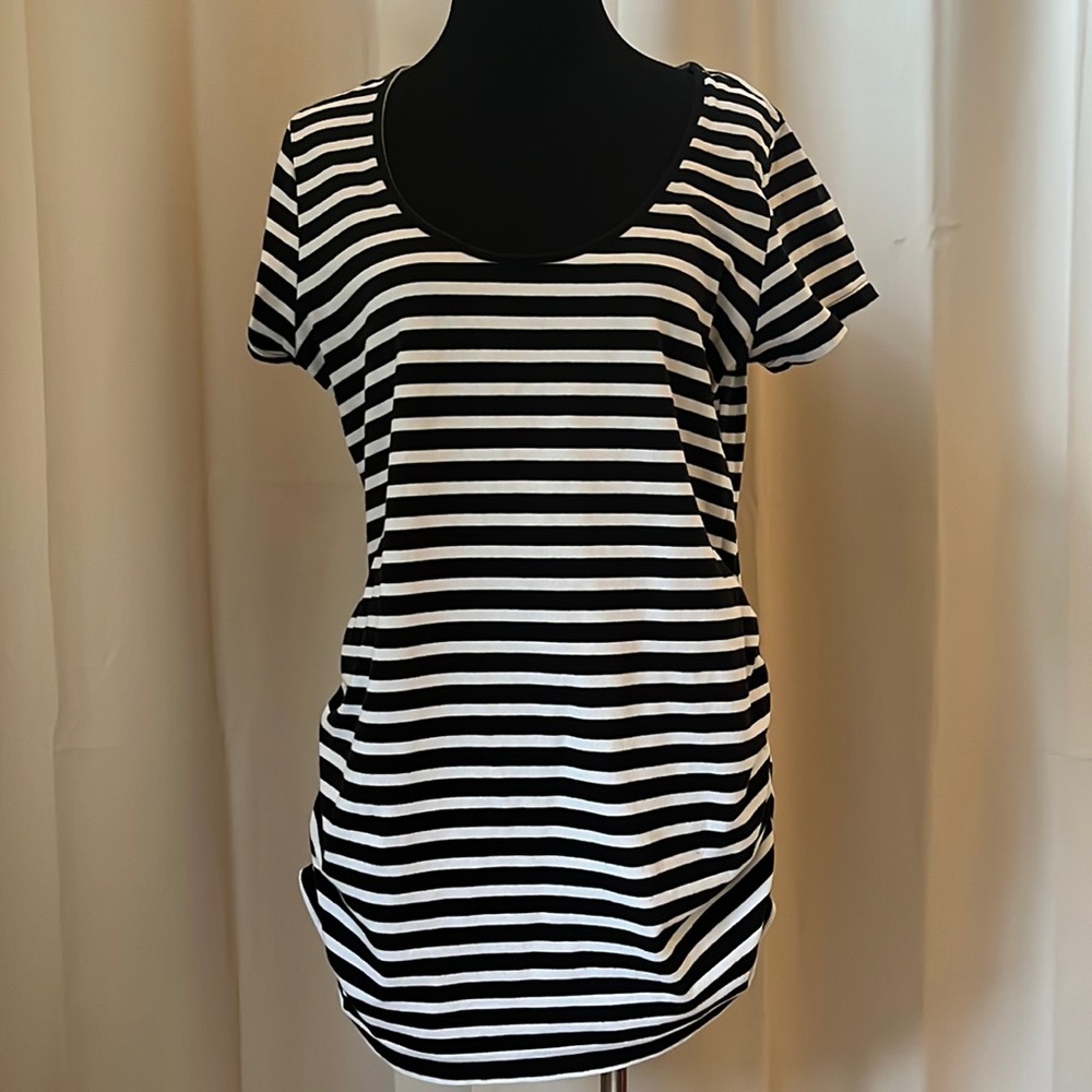 Old Navy Fitted T-Shirt - Picture 1 of 7